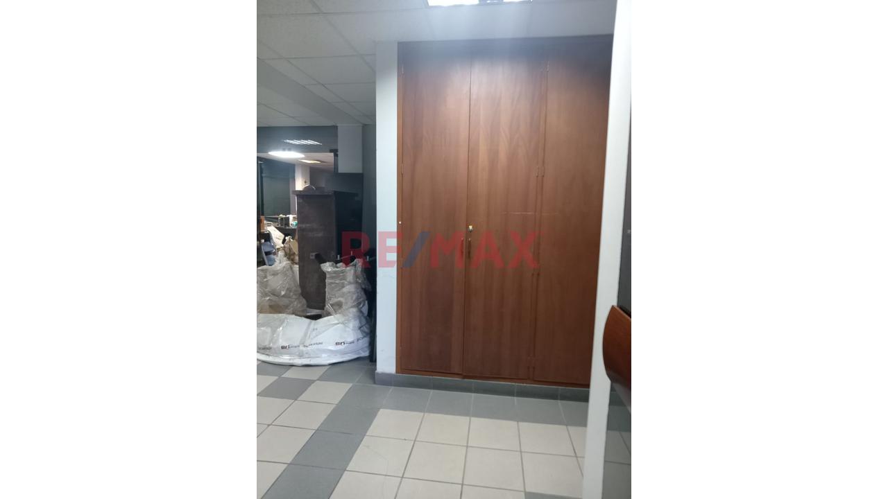 Alquiler Oficinas Amobladas En El Corazón De Santa Beatriz, Con Estacionamiento — foto 3