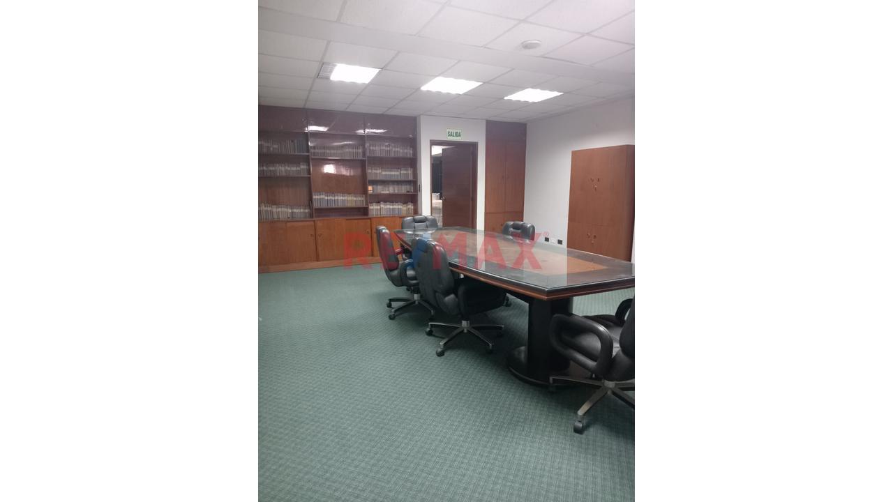 Alquiler Oficinas Amobladas En El Corazón De Santa Beatriz, Con Estacionamiento — foto 4