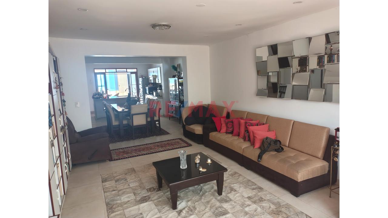 En Alquiler: Casa En Esquina Para Uso Comercial - Puente Piedra