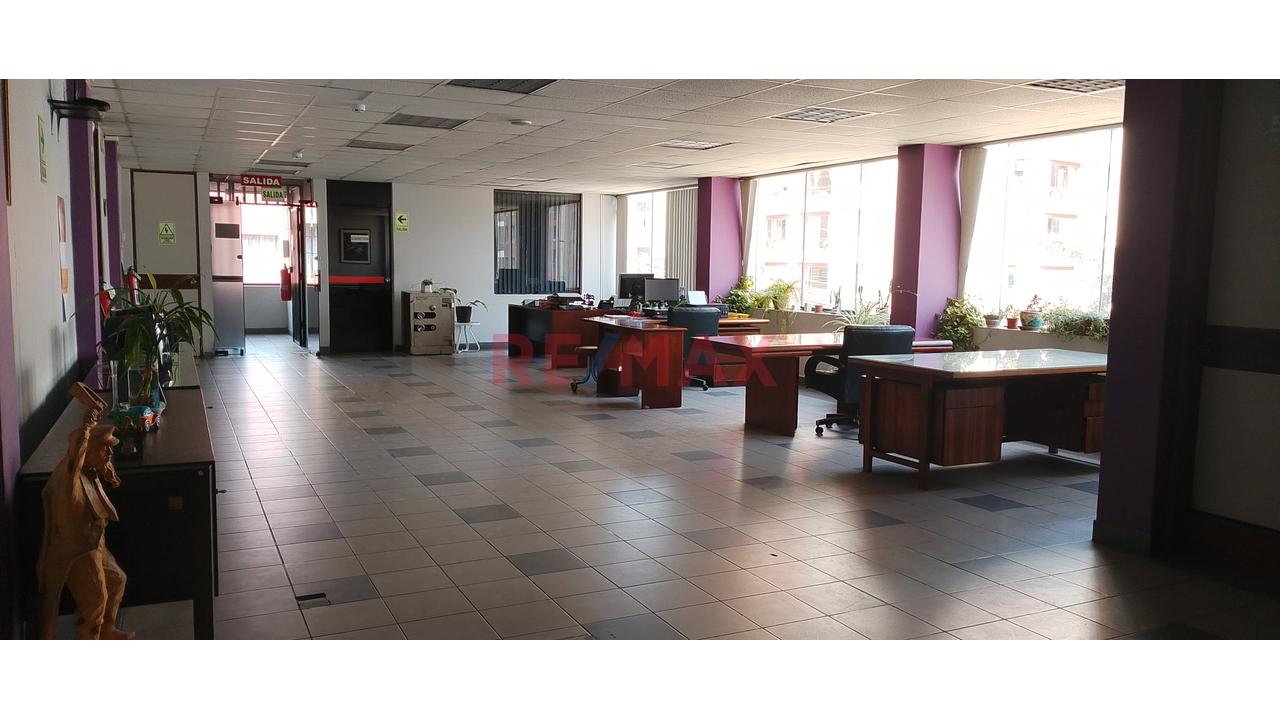 Alquiler Oficinas Amobladas En Santa Beatriz, Zona Segura Con 02 Estacionamientos — foto 9