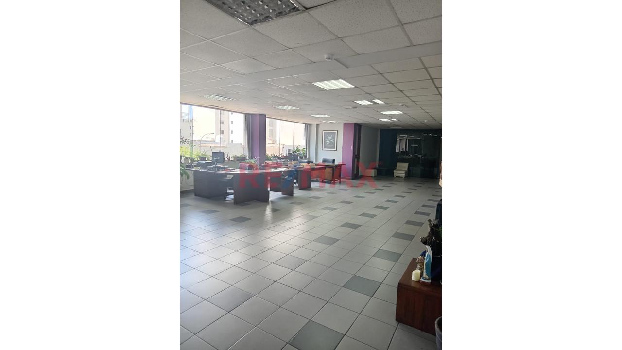 Alquiler Oficinas Amobladas En Santa Beatriz, Zona Segura Con 02 Estacionamientos — foto 2