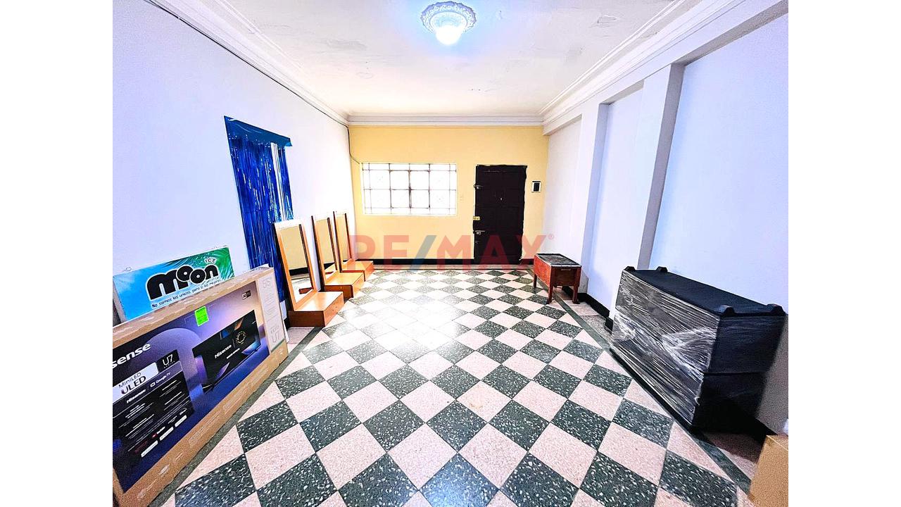 Venta De Departamento En Primer Piso 240 M2 Con Cochera Y Patio — foto 3