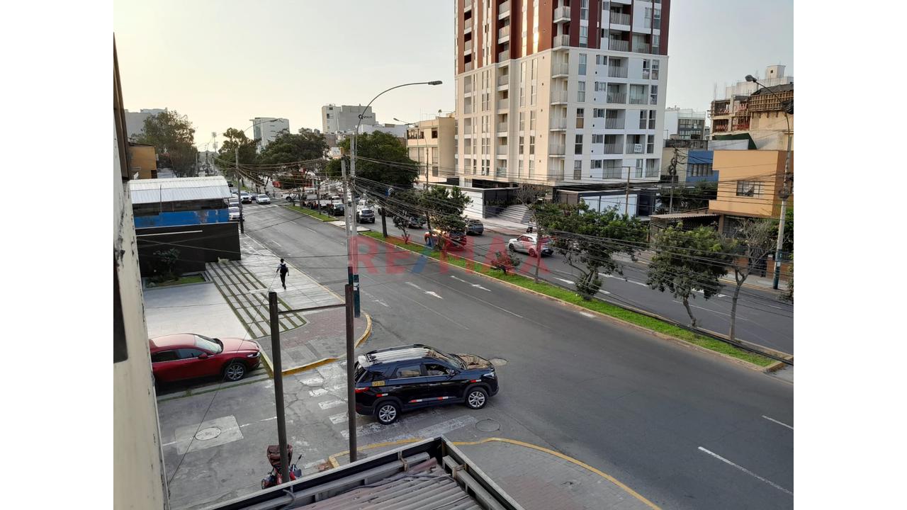 Venta De Departamento 3Er. Piso En Esquina - Pueblo Libre - 3