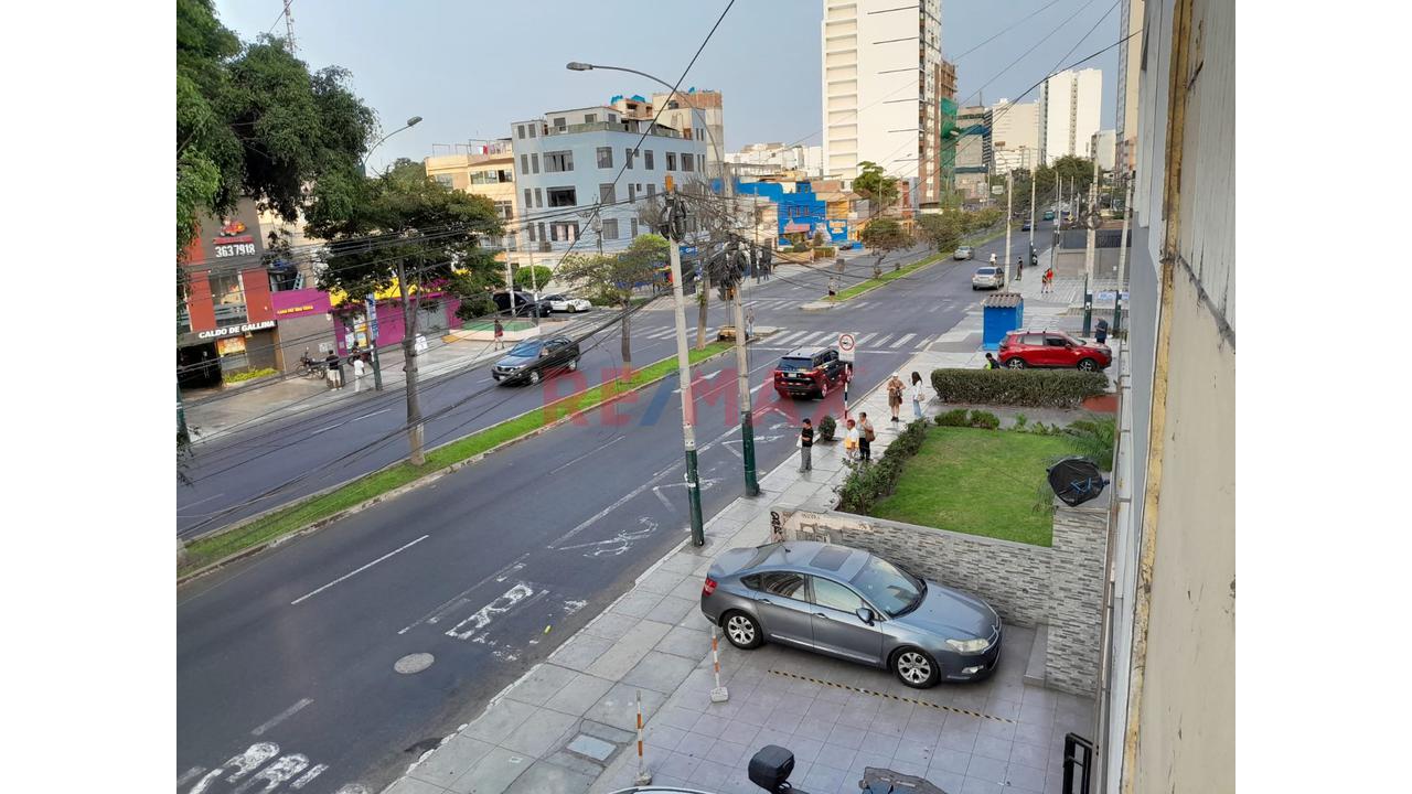 Venta De Departamento 3Er. Piso En Esquina - Pueblo Libre - 2