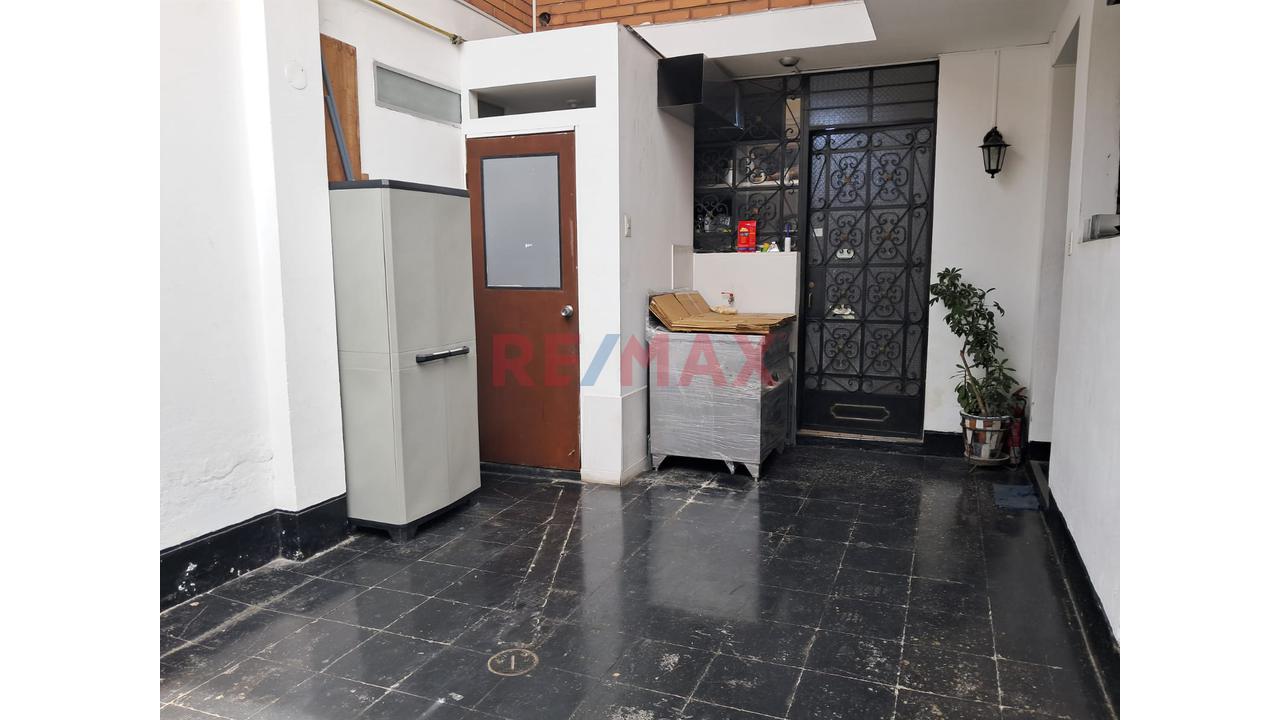 Venta De Amplio Departamento En Primer Piso En Urbanizacion La Colonial En El Callao — foto 3