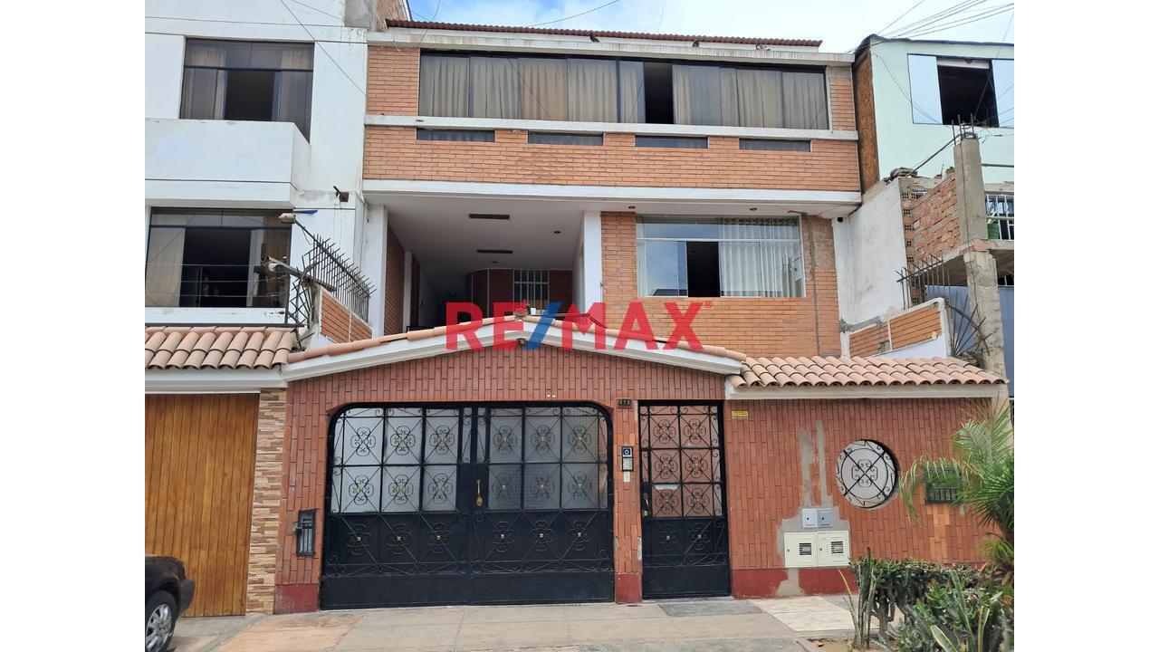 Venta De Amplio Departamento En Primer Piso En Urbanizacion La Colonial En El Callao