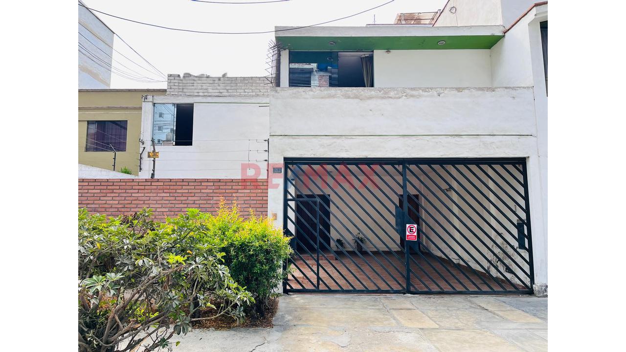 🏡 Se Vende Amplia Casa De 200 M² – 2 Pisos + Azotea