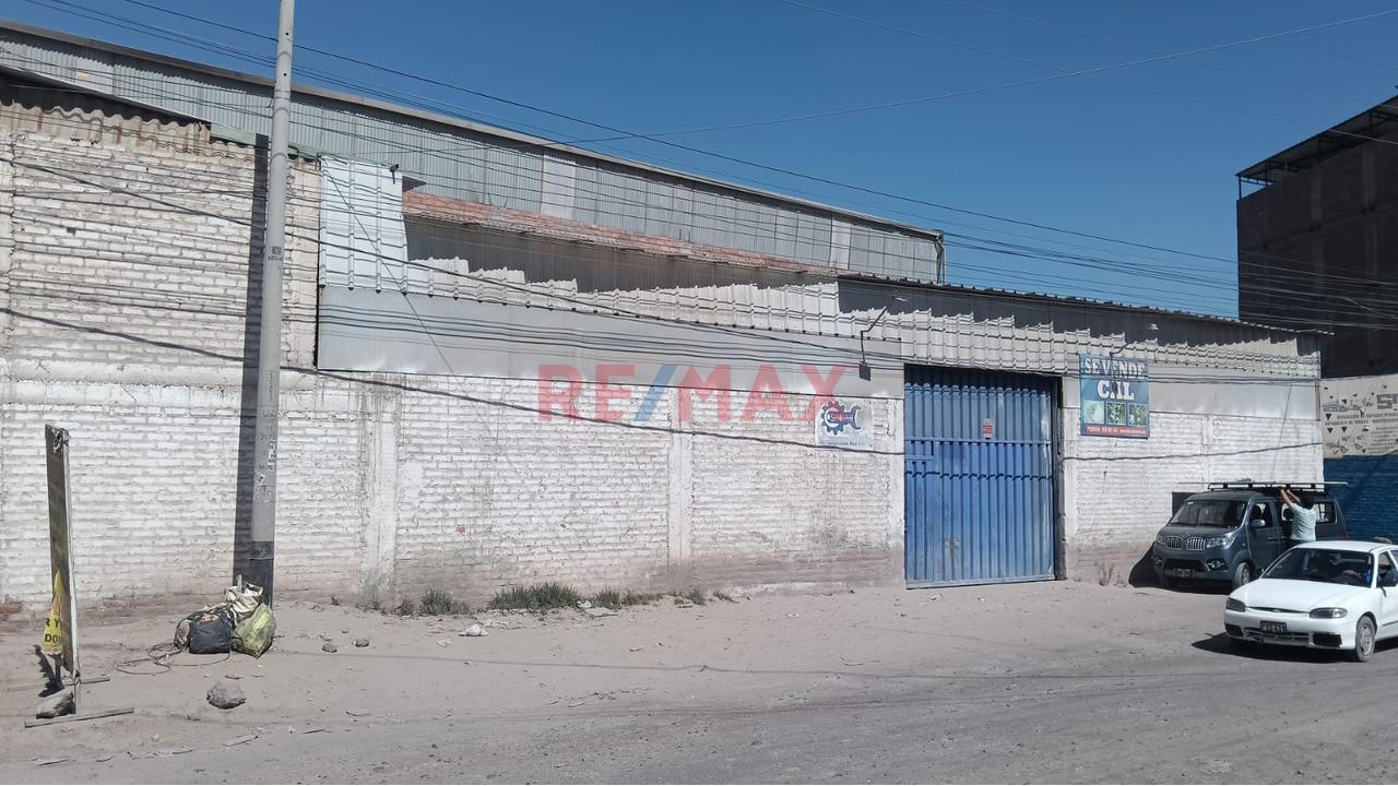 Venta De 4 Locales Como Terreno Por Av Evitamiento - 4