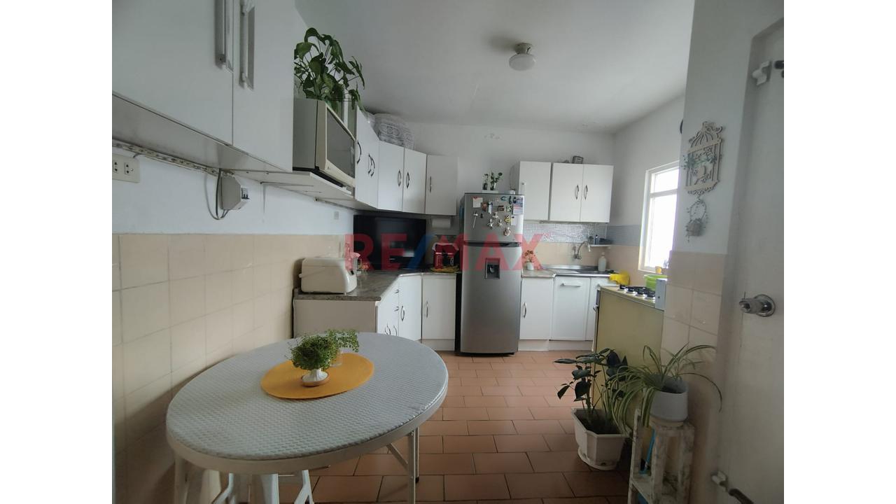 Se Vende Casa De Tres Pisos  De 161.85 M2 En La Perla Callao - 10