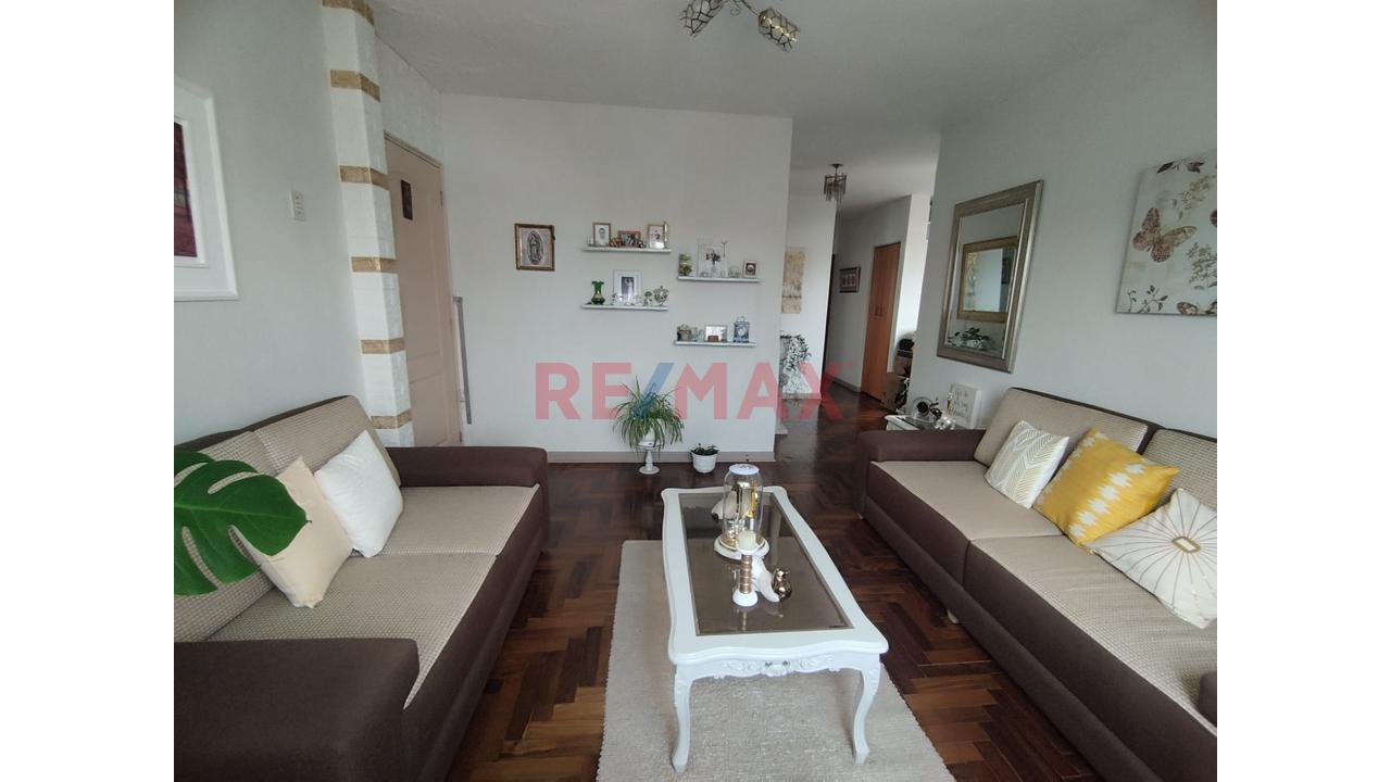 Se Vende Casa De Tres Pisos  De 161.85 M2 En La Perla Callao - 4