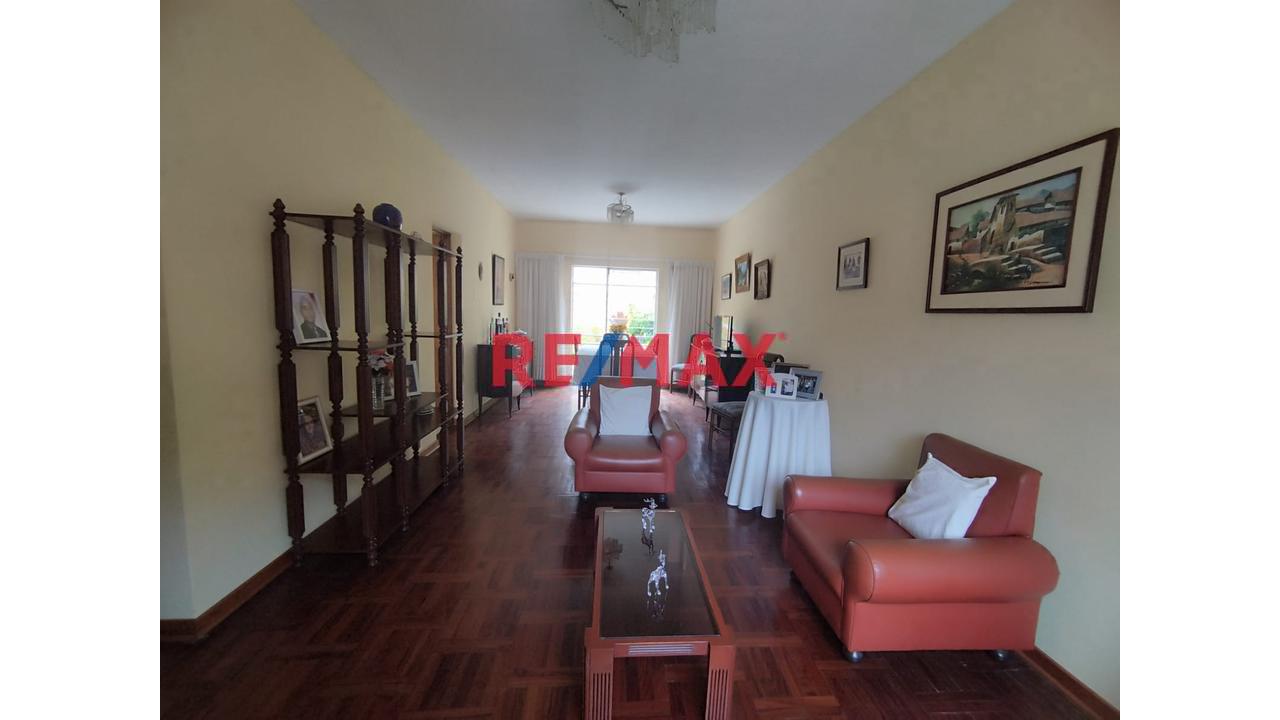 Se Vende Casa De Tres Pisos De 161.85 M2 En La Perla Callao - 1