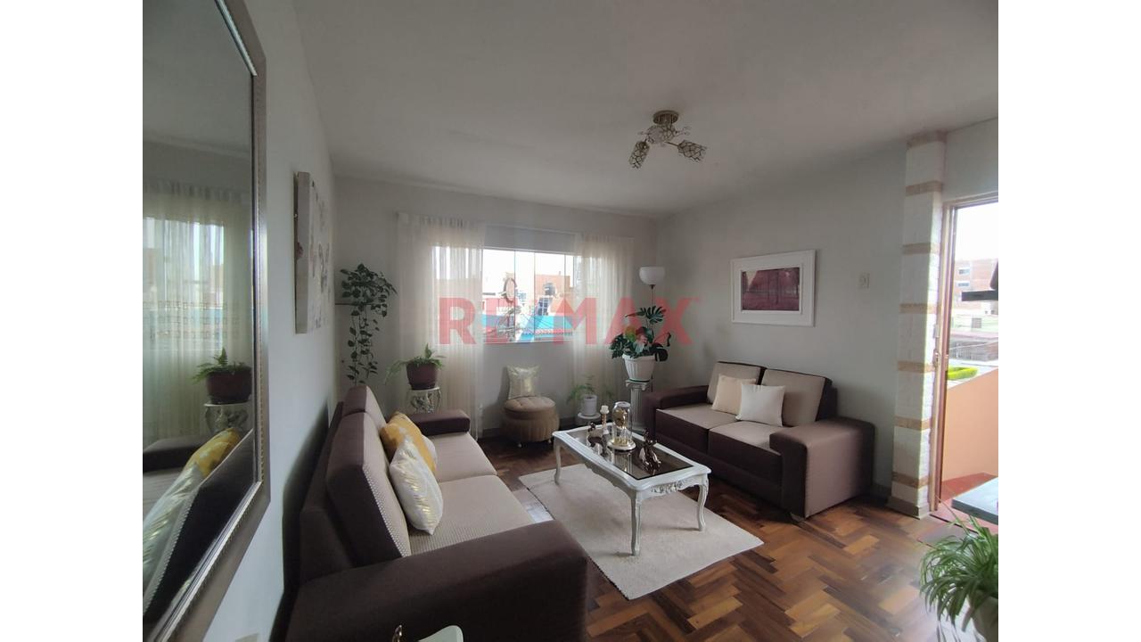Se Vende Casa De Tres Pisos  De 161.85 M2 En La Perla Callao - 12