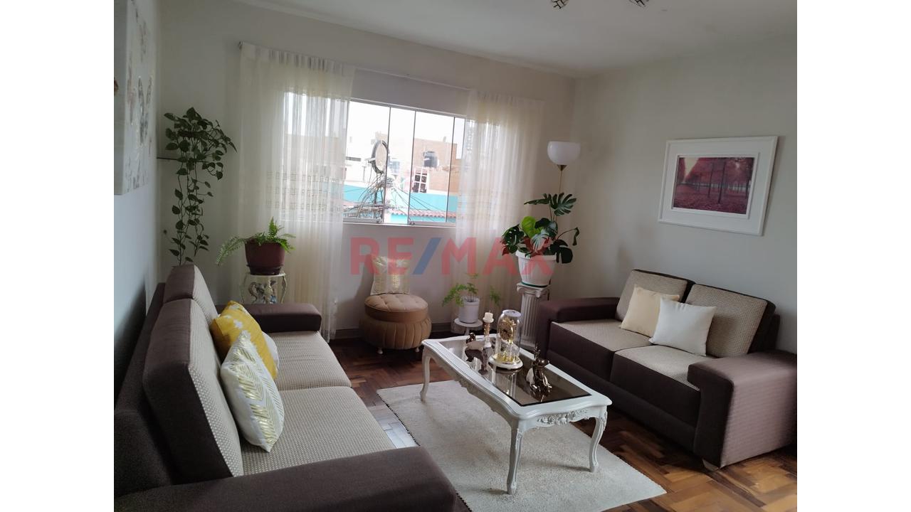 Se Vende Casa De Tres Pisos  De 161.85 M2 En La Perla Callao - 11