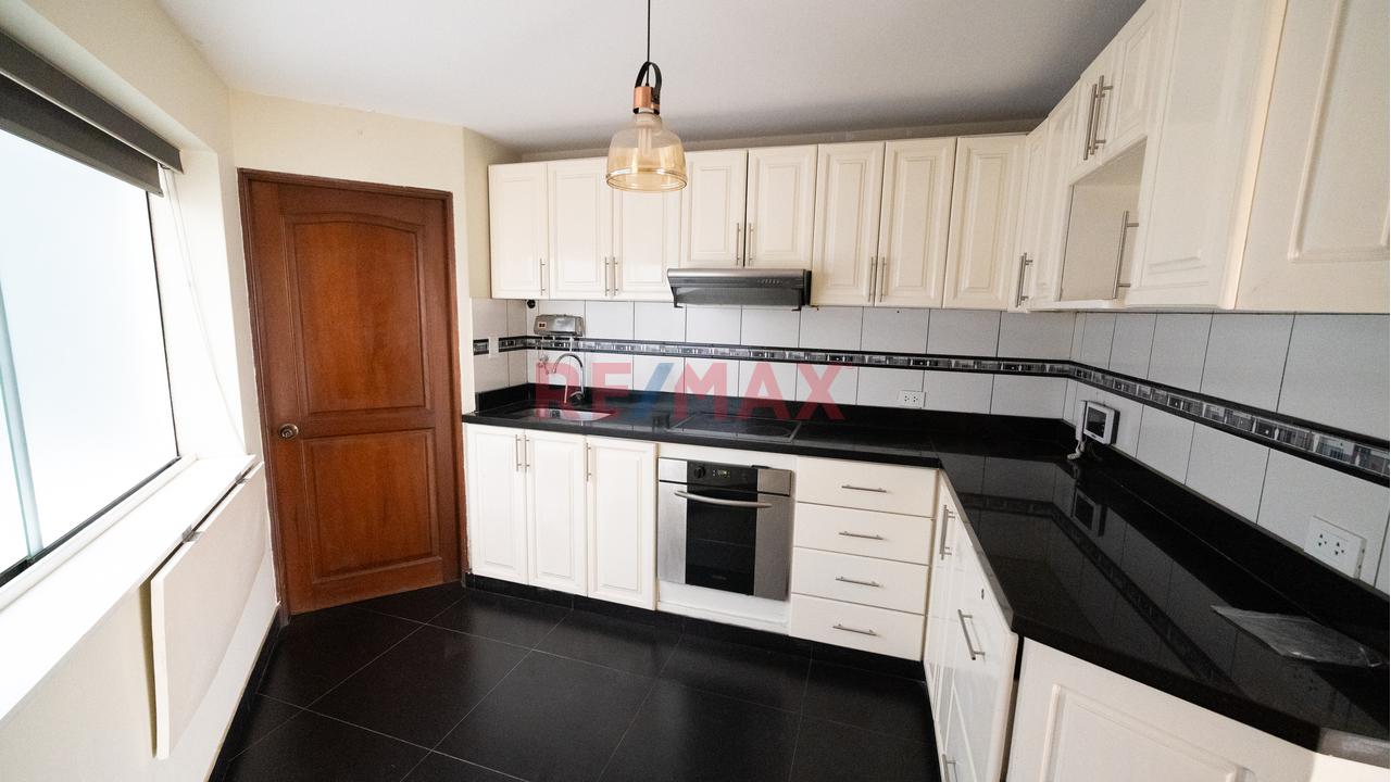 ⭐ ¡Oportunidad  Y Ocasión  En Surco! Amplio Departamento Flat En Primavera/Monterrico — foto 4