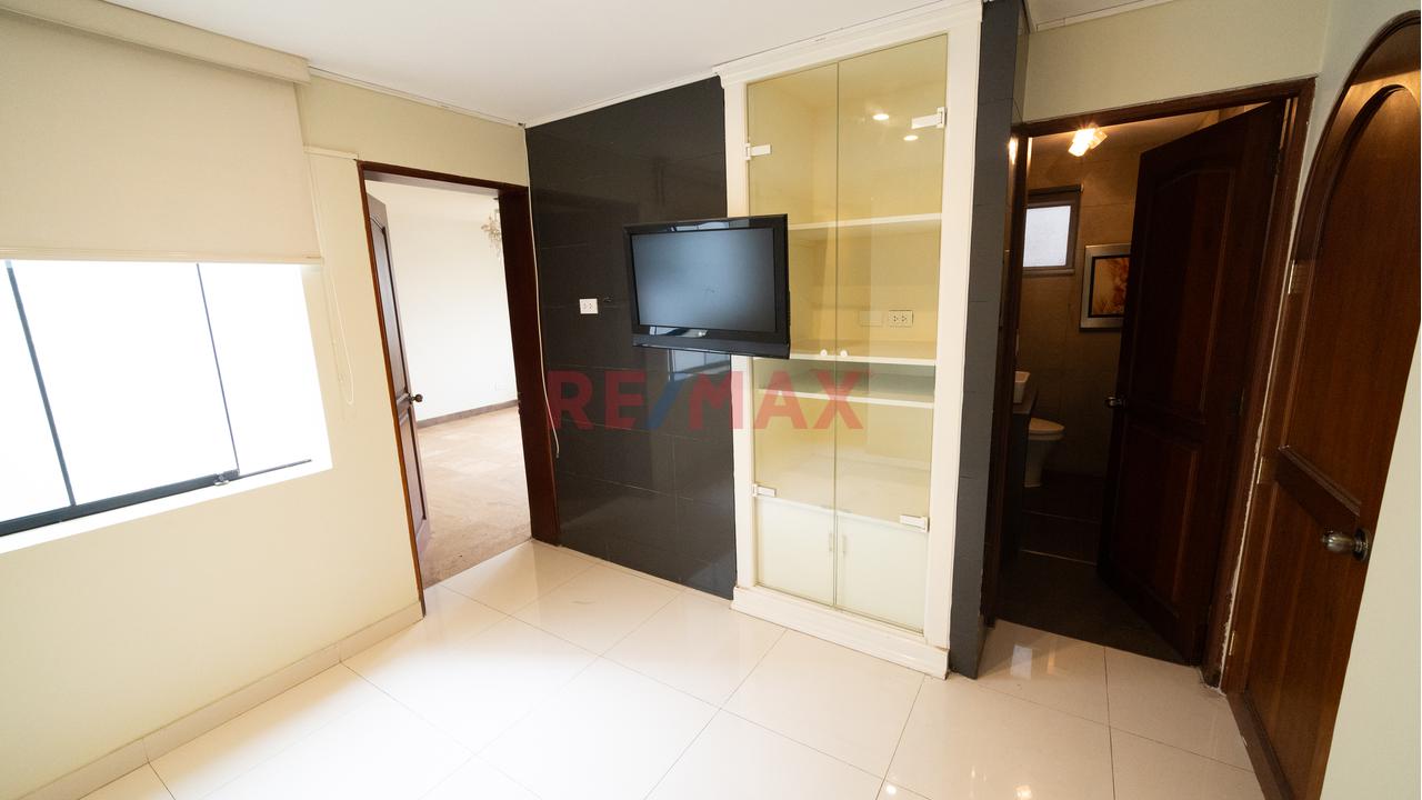 ⭐ ¡Oportunidad  Y Ocasión  En Surco! Amplio Departamento Flat En Primavera/Monterrico — foto 6