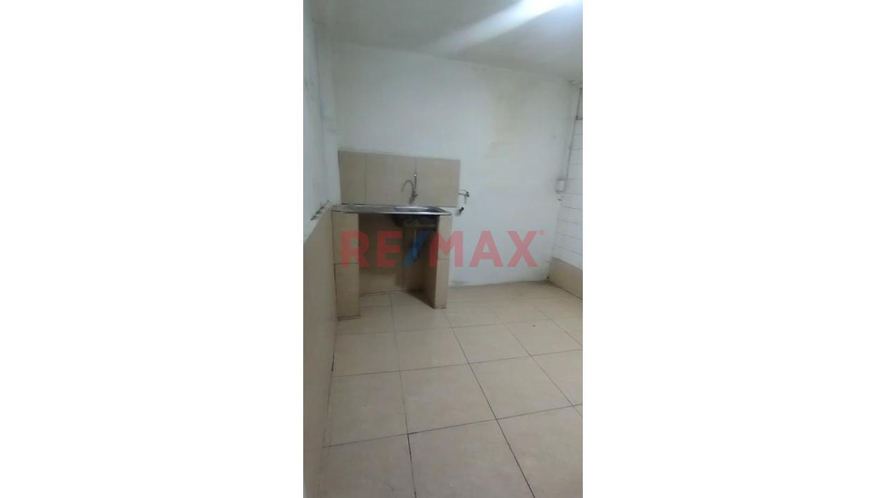 Vendo Casa Como Terreno En Av. Buenos Aires - 9