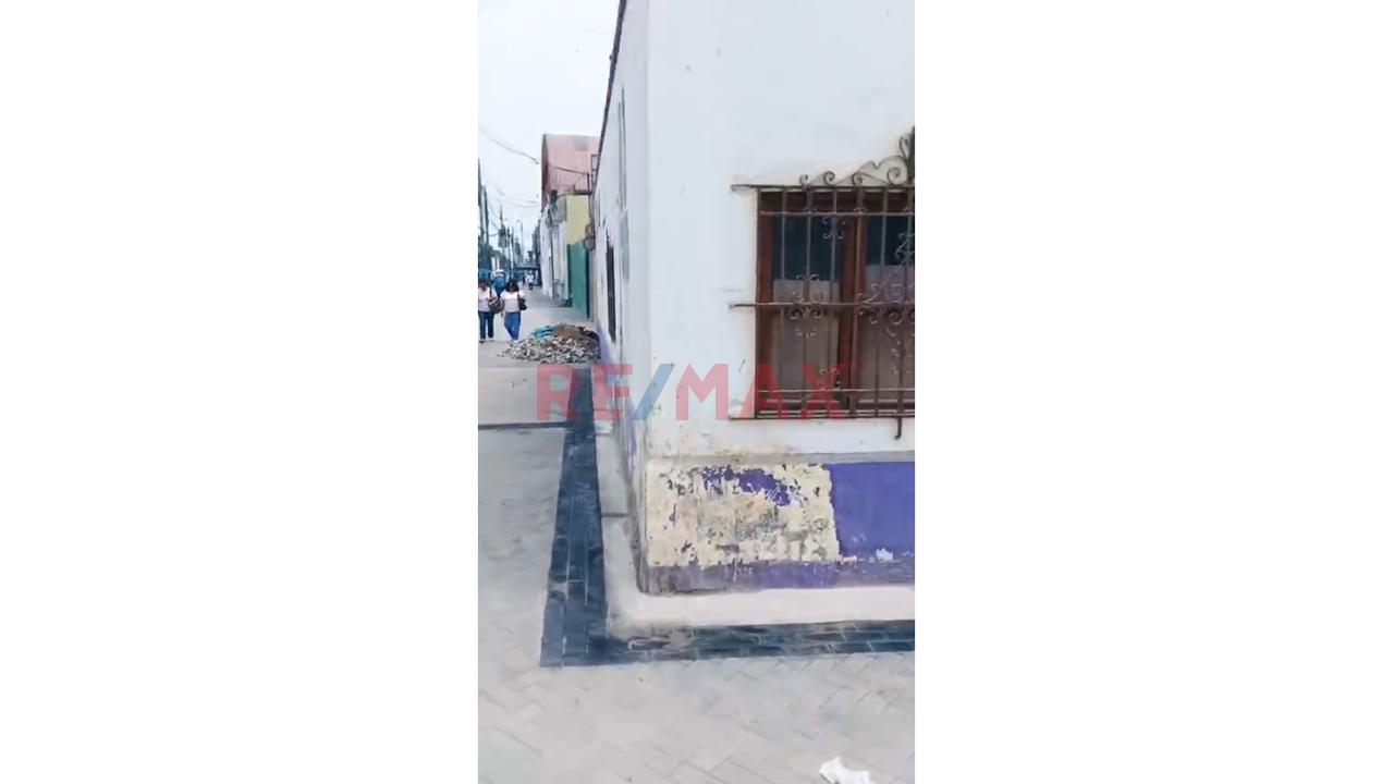 Vendo Casa Como Terreno En Av. Buenos Aires - 13