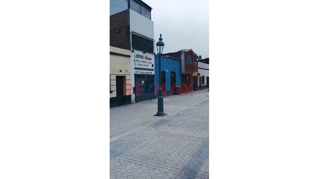 Vendo Casa Como Terreno En Av. Buenos Aires - 12