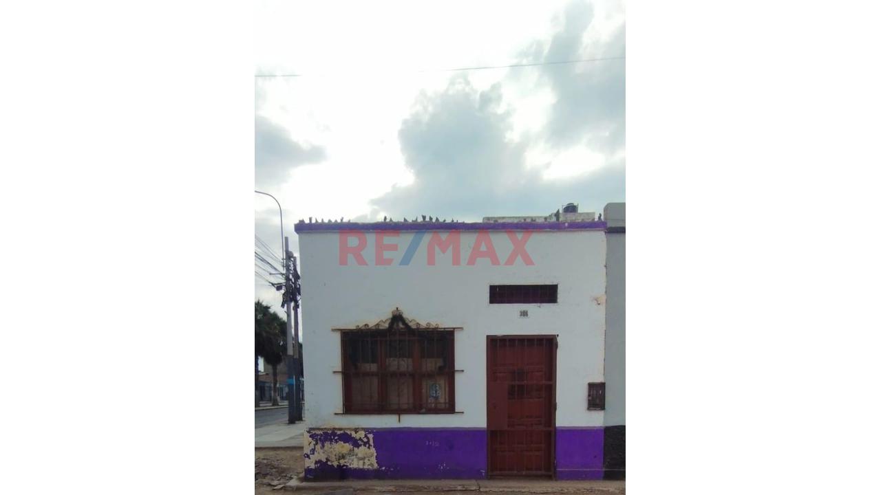 Vendo Casa Como Terreno En Av. Buenos Aires - 2