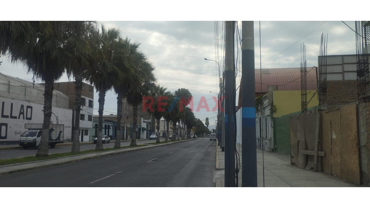 Vendo Casa Como Terreno En Av. Buenos Aires - 8