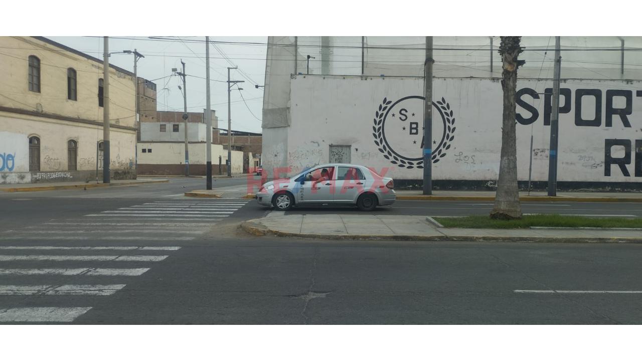 Vendo Casa Como Terreno En Av. Buenos Aires - 15