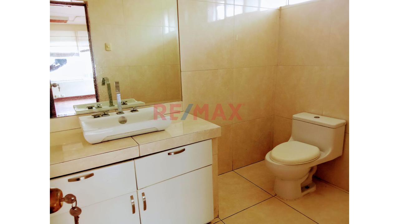 Se Alquila Amplia Casa Solo Primer Piso  – Ideal Para Oficinas O Negocios Surco A Una Cuadra De La Av. Polo — foto 6