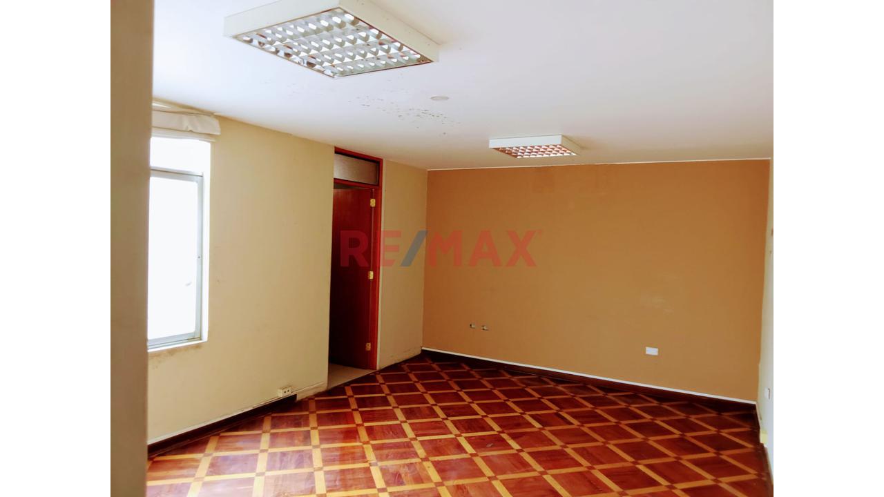 Se Alquila Amplia Casa Solo Primer Piso  – Ideal Para Oficinas O Negocios Surco A Una Cuadra De La Av. Polo — foto 10