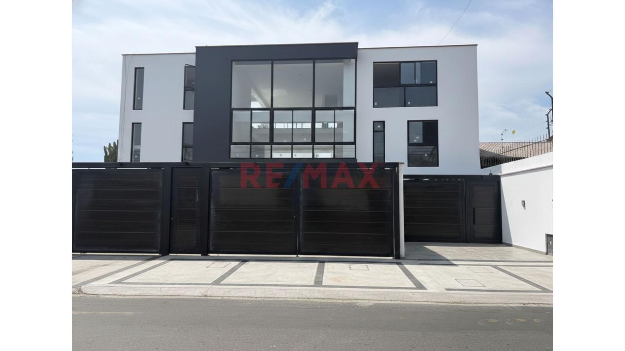 Lujosa Casa En Exclusivo Condominio — foto 2