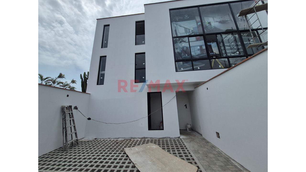 Lujosa Casa En Exclusivo Condominio — foto 3