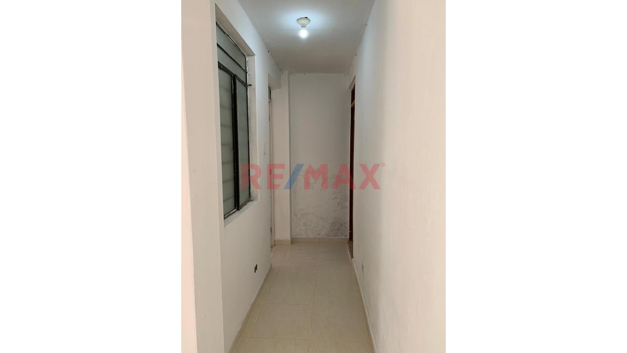 Casa En Venta - Dos Pisos - Sjl - 13