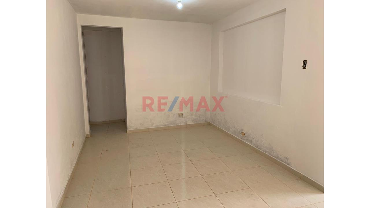 Casa En Venta - Dos Pisos - Sjl - 9
