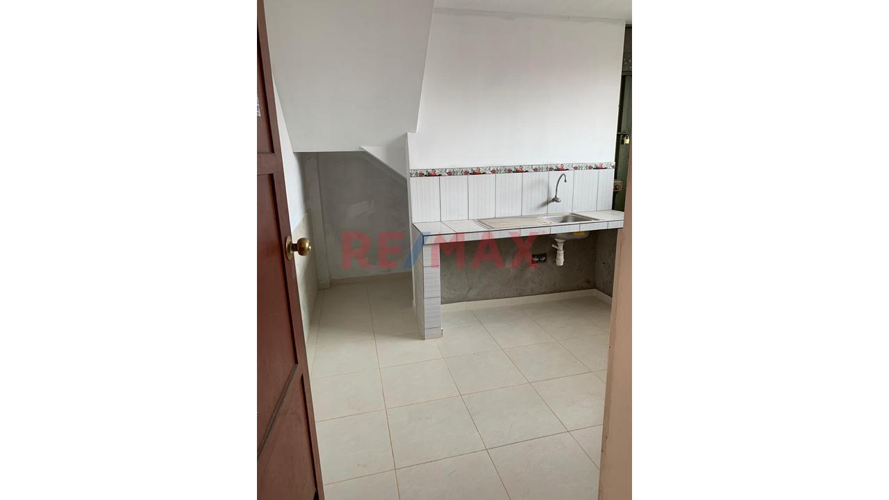 Casa En Venta - Dos Pisos - Sjl - 10