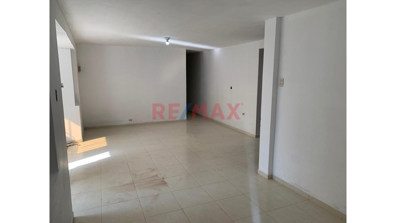 Casa En Venta - Dos Pisos - Sjl - 8