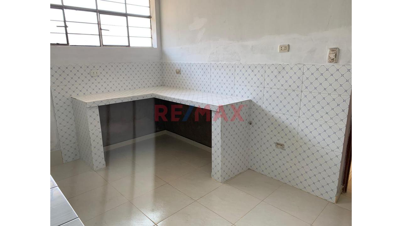 Casa En Venta - Dos Pisos - Sjl - 12