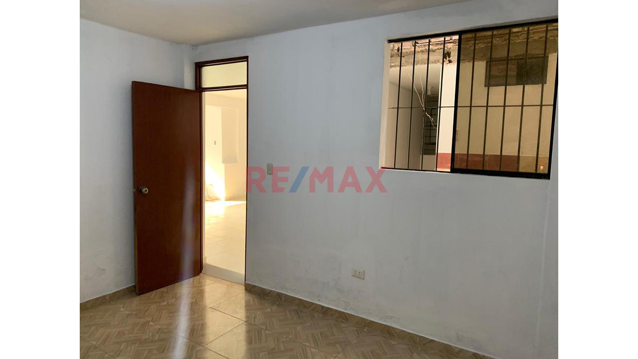 Casa En Venta - Dos Pisos - Sjl - 7