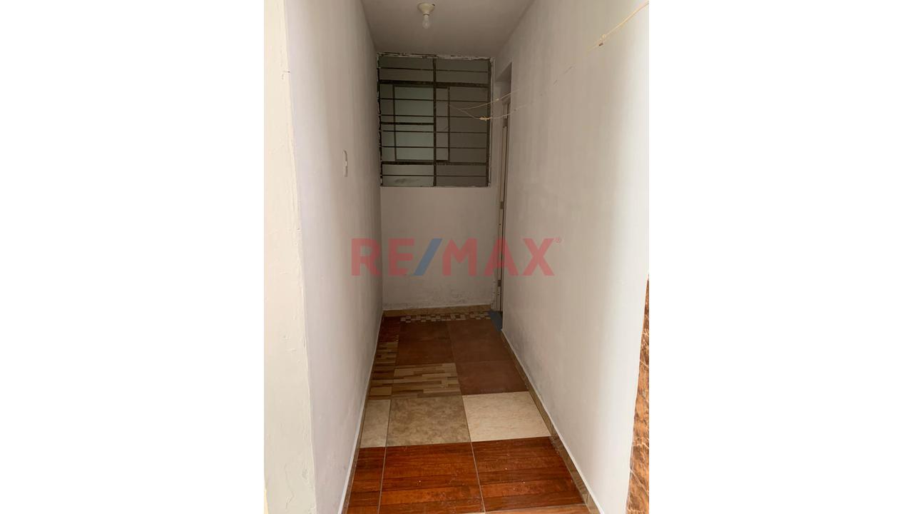 Casa En Venta - Dos Pisos - Sjl - 4