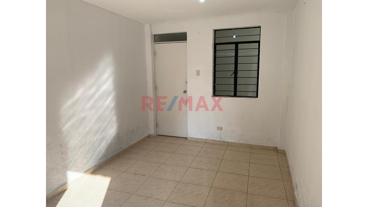 Casa En Venta - Dos Pisos - Sjl - 2