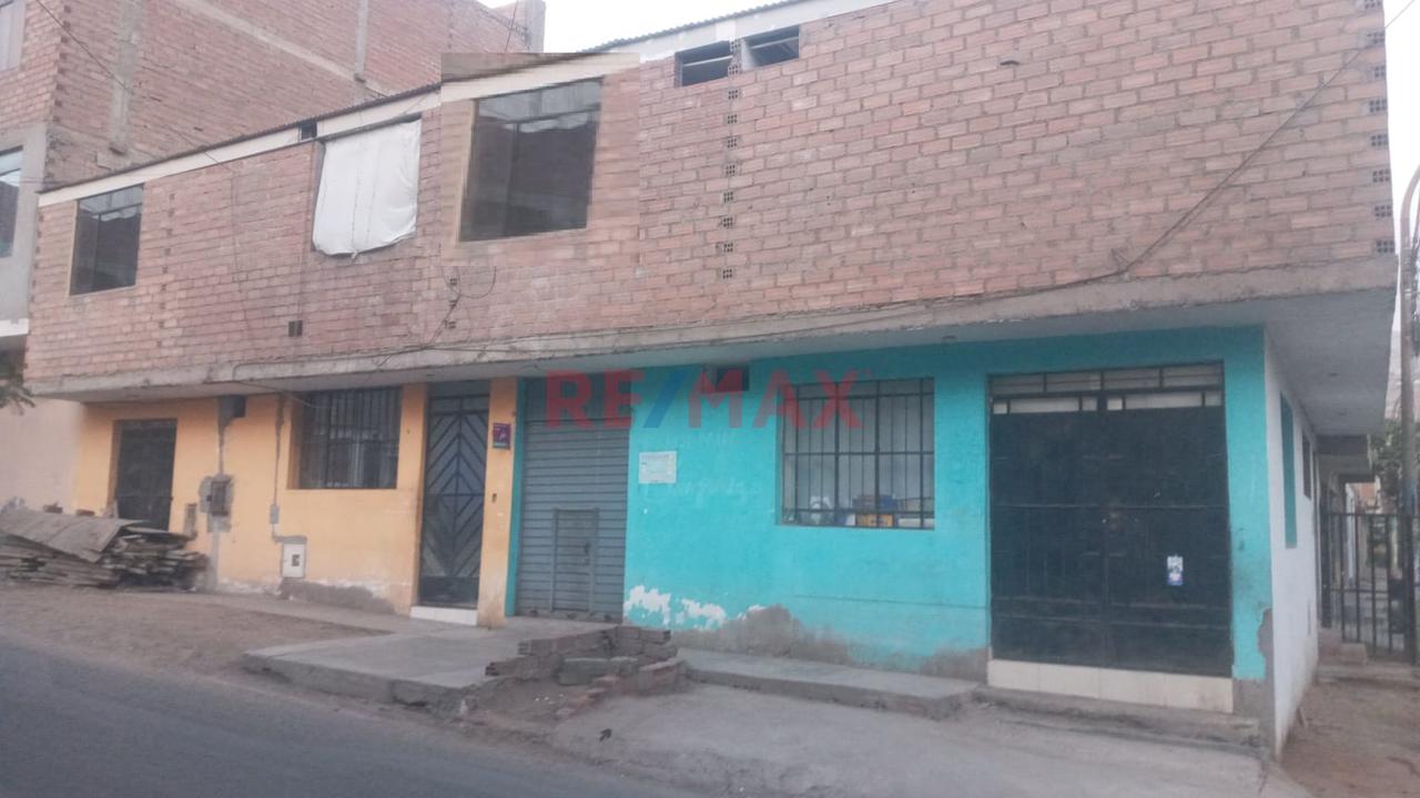 Casa En Venta - Dos Pisos - Sjl