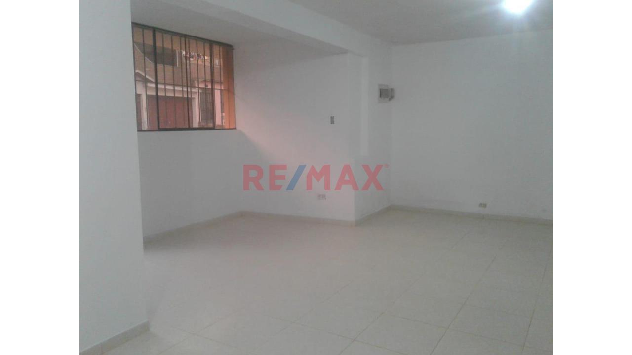 Casa En Venta - Dos Pisos - Sjl - 11