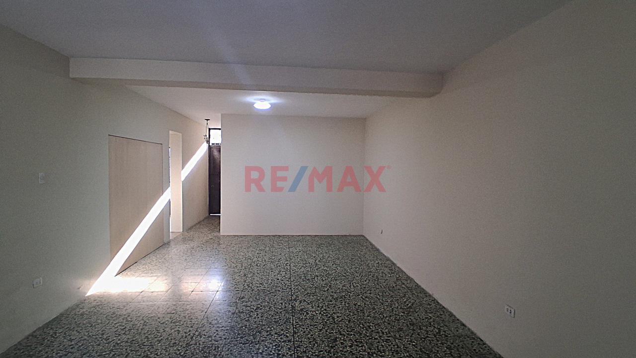 😀 Ocasión Casa En Venta 🏡 Urb. Piura Calle Castro Pozo Mz F1 Lote 06 🔝 Uso Comercial 💰 👉 A.T 199.5 M2 A.C 250 M2 - 15