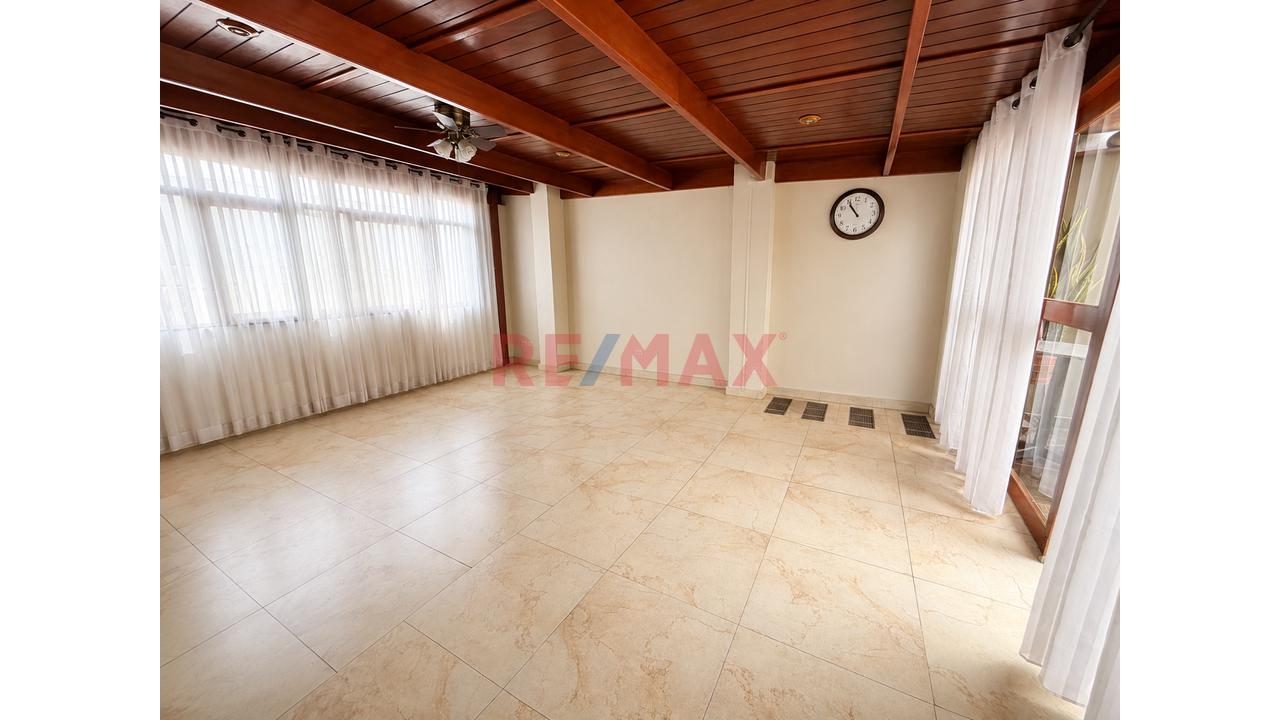 Venta De Hermosa Casa En Urb.Los Molinos - La Molina - 19