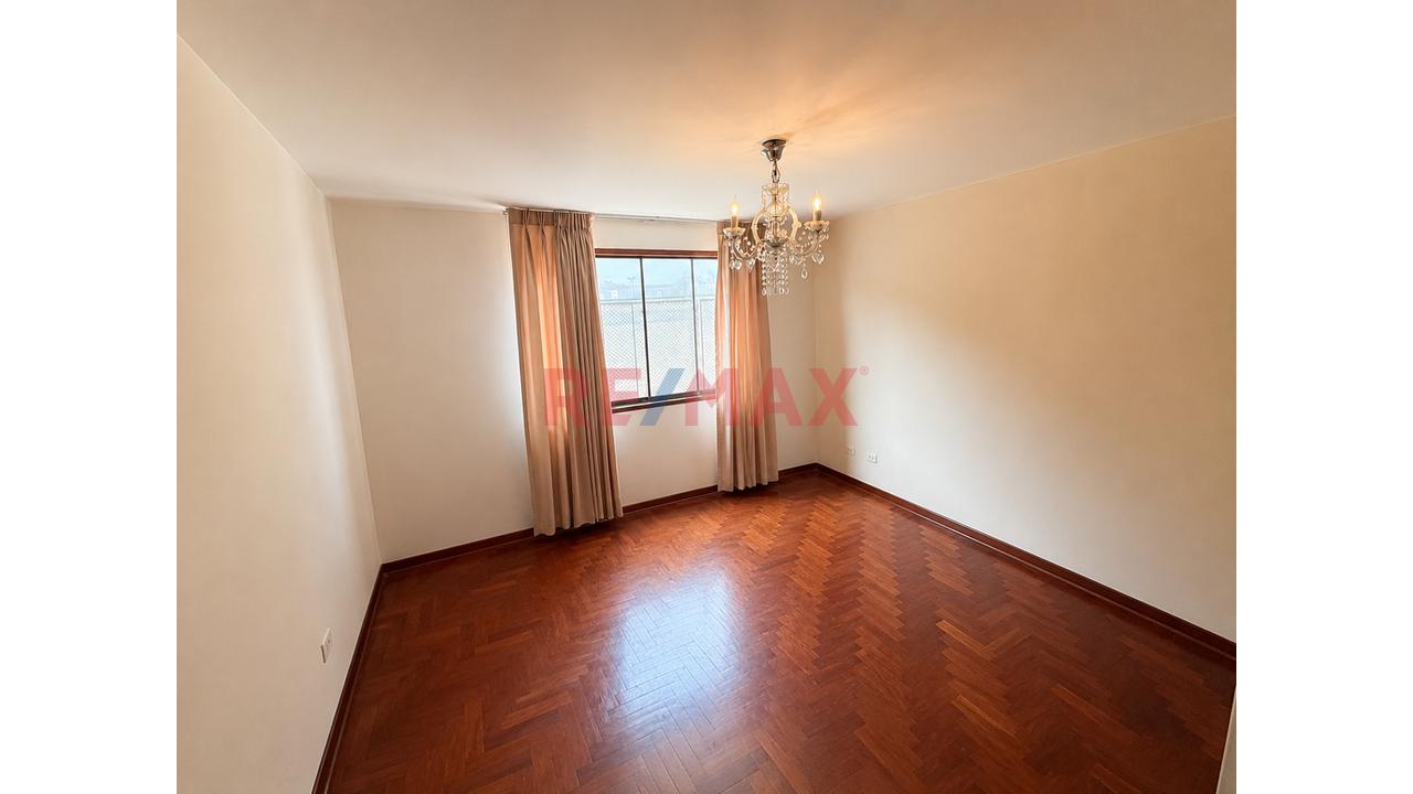 Venta De Hermosa Casa En Urb.Los Molinos - La Molina - 17