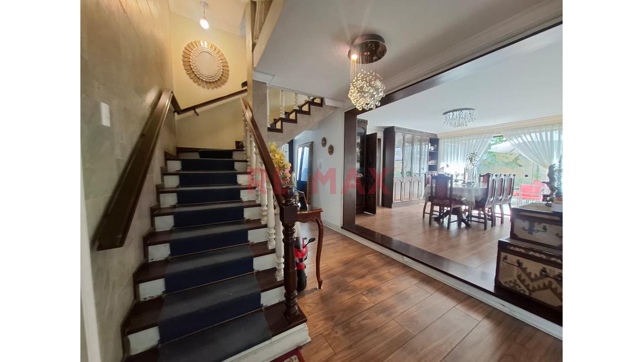 Venta De Hermosa Casa En Urb.Los Molinos - La Molina - 12