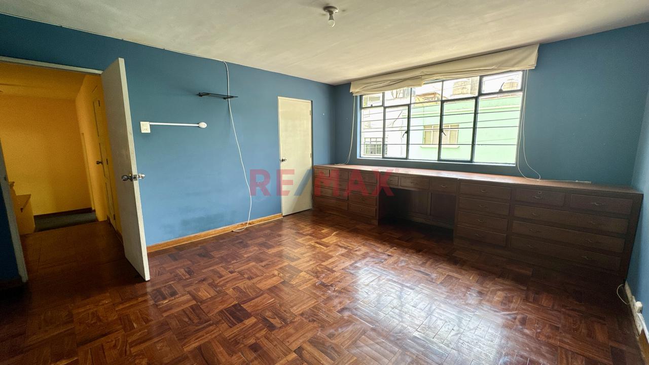 Venta De Casa 300 M2 En Miraflores | 4 Dorm   Terraza   Jardin | Calle Exclusiva - 15