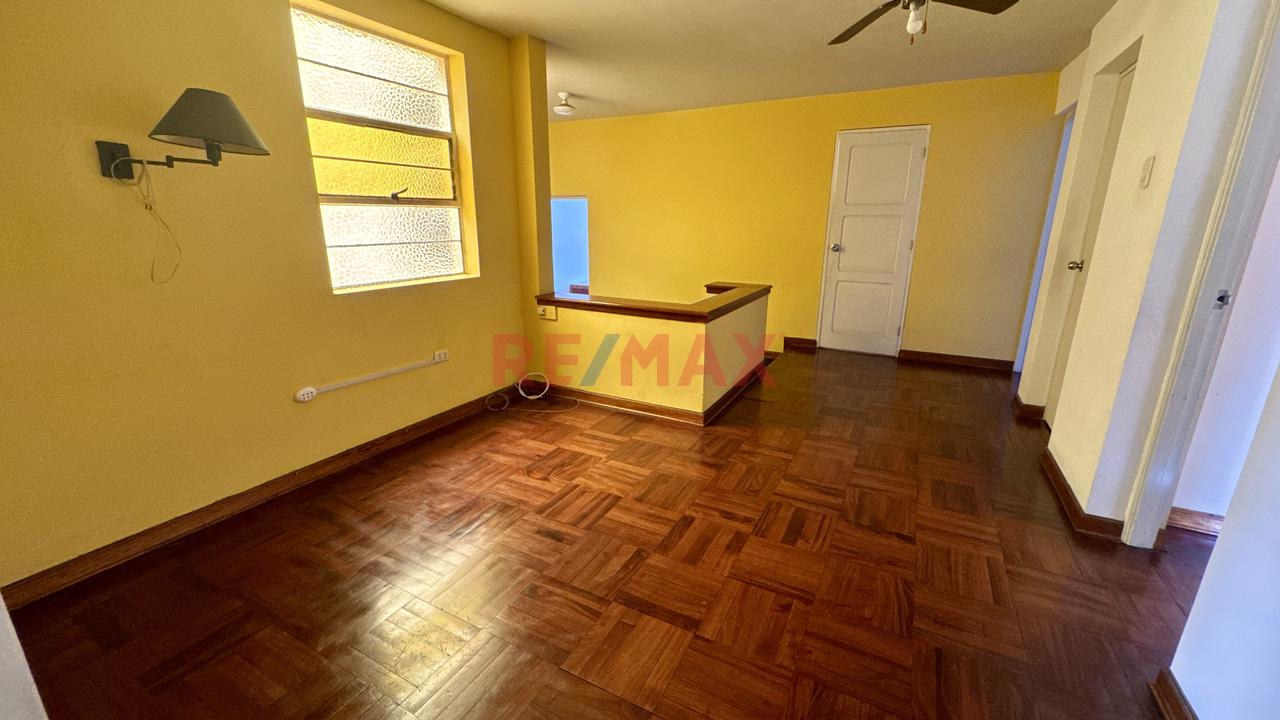 Venta De Casa 300 M2 En Miraflores | 4 Dorm   Terraza   Jardin | Calle Exclusiva - 17