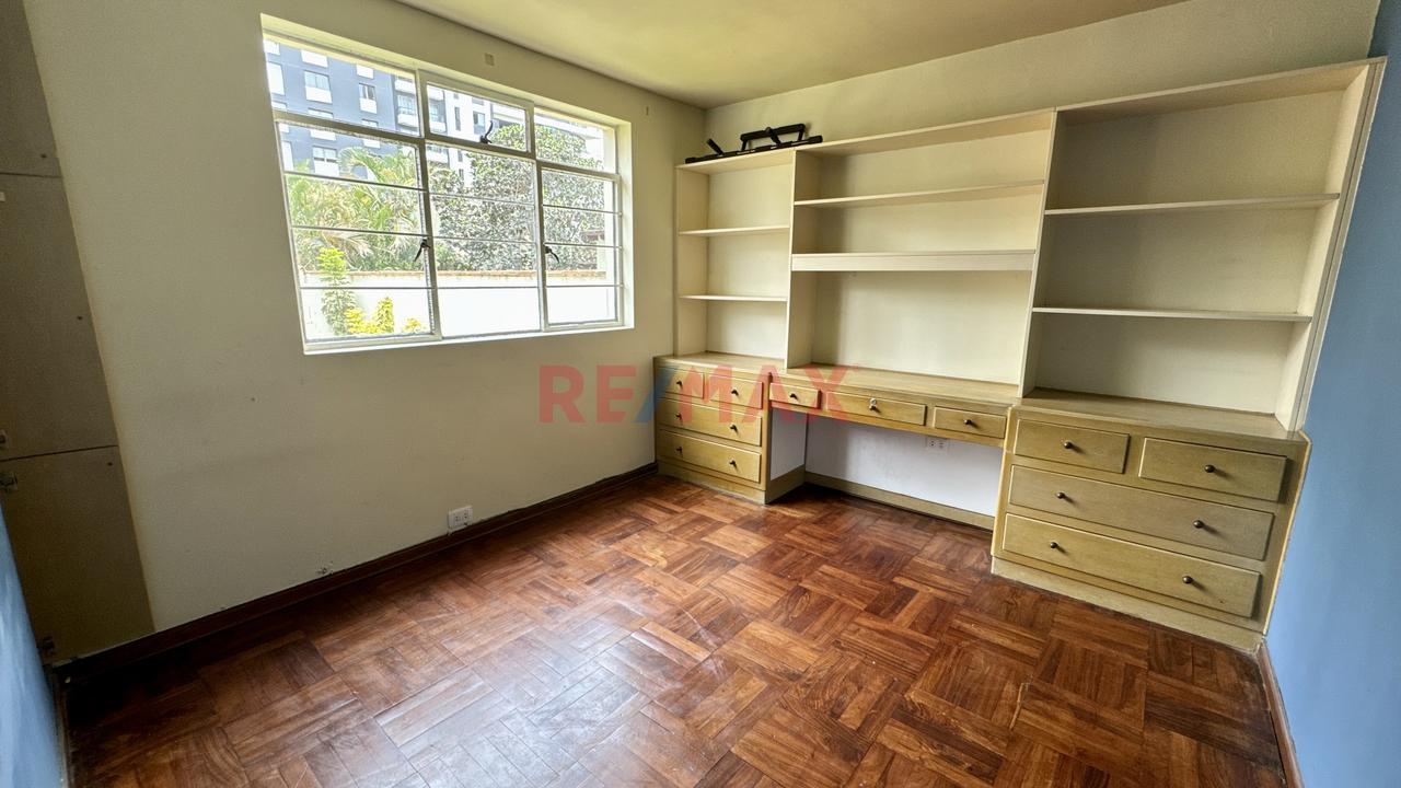 Venta De Casa 300 M2 En Miraflores | 4 Dorm   Terraza   Jardin | Calle Exclusiva - 18