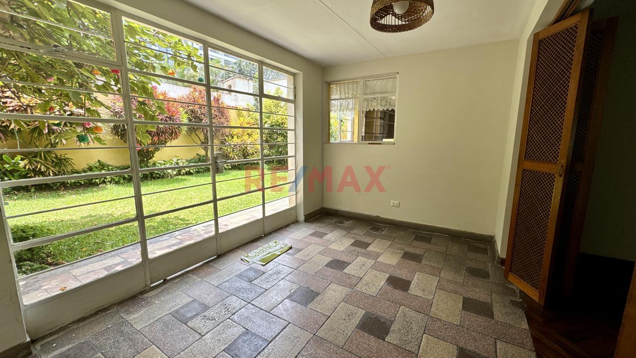 Venta De Casa 300 M2 En Miraflores | 4 Dorm   Terraza   Jardin | Calle Exclusiva - 3