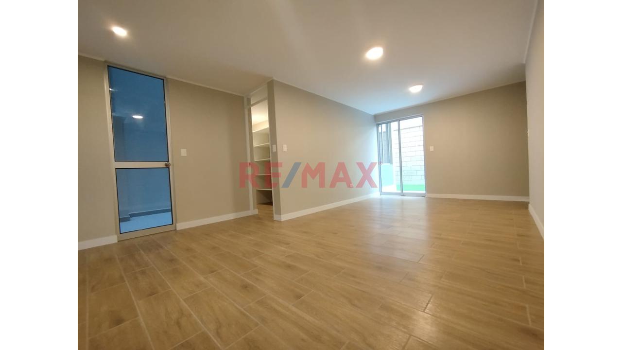 Departamento De Estreno  Primer Piso De 130 Mt + 2 Jardines Internos  En Chorrillos — foto 9