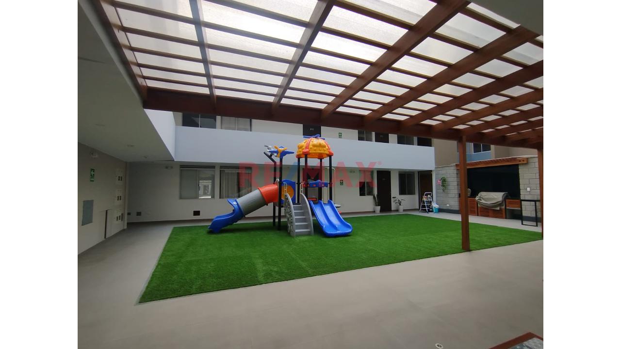Departamento De Estreno  Primer Piso De 130 Mt + 2 Jardines Internos  En Chorrillos — foto 3