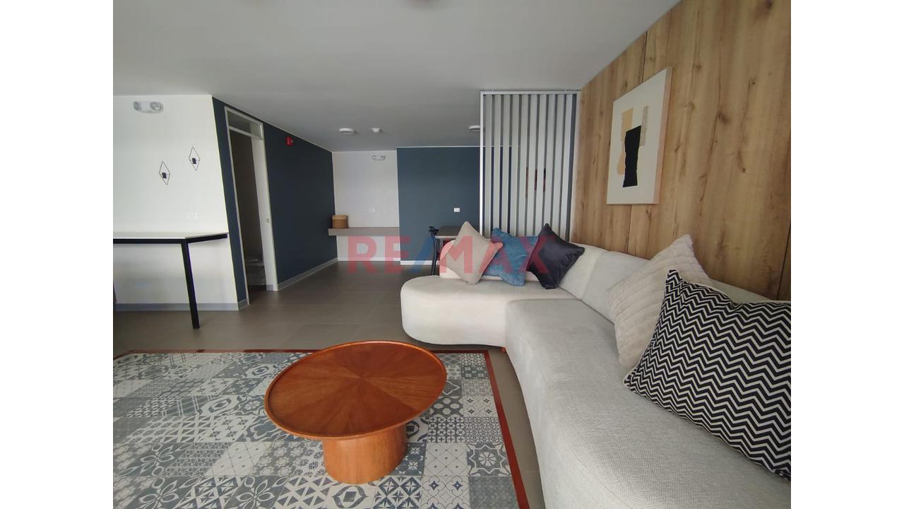 Departamento De Estreno  Primer Piso De 130 Mt + 2 Jardines Internos  En Chorrillos — foto 2